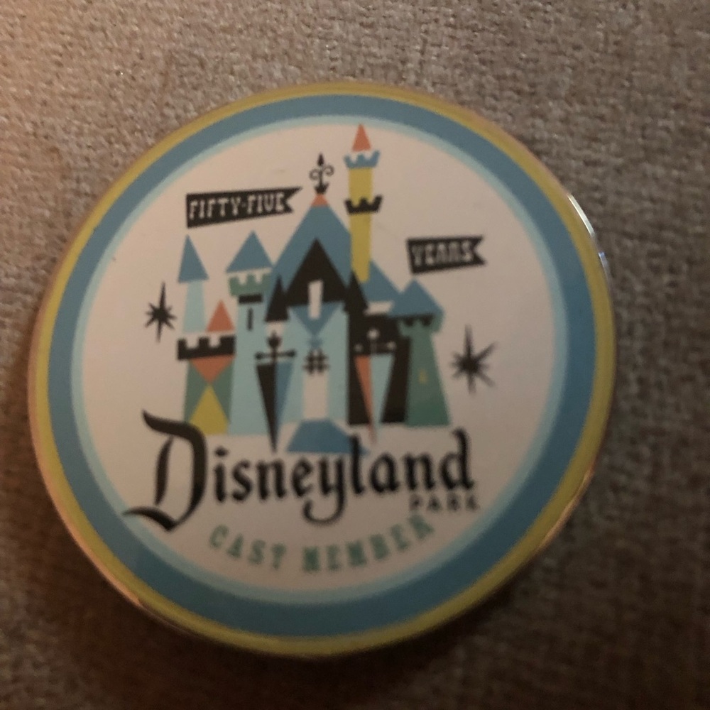 🎠Rare! Disneyland 55 Years Cast Member Magnet- 71A $50 or $45 w/offer